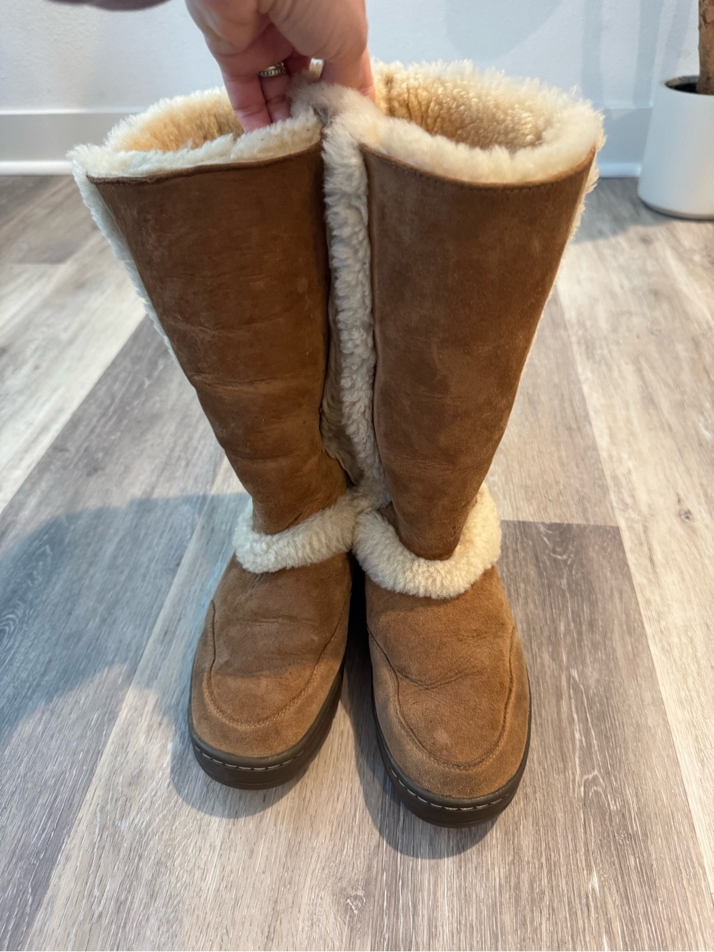 UGG Women's Sundance II Revival shearling boots in chestnut - Picture 4 of 11